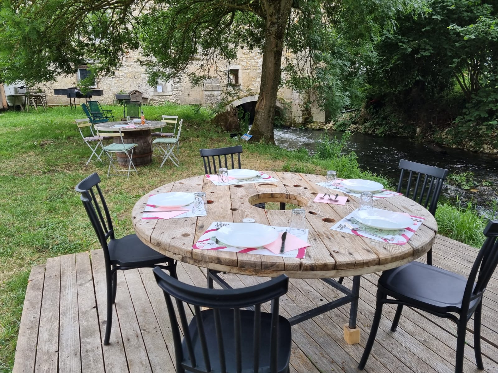 table barbecue pailloe au moulin de vilaine